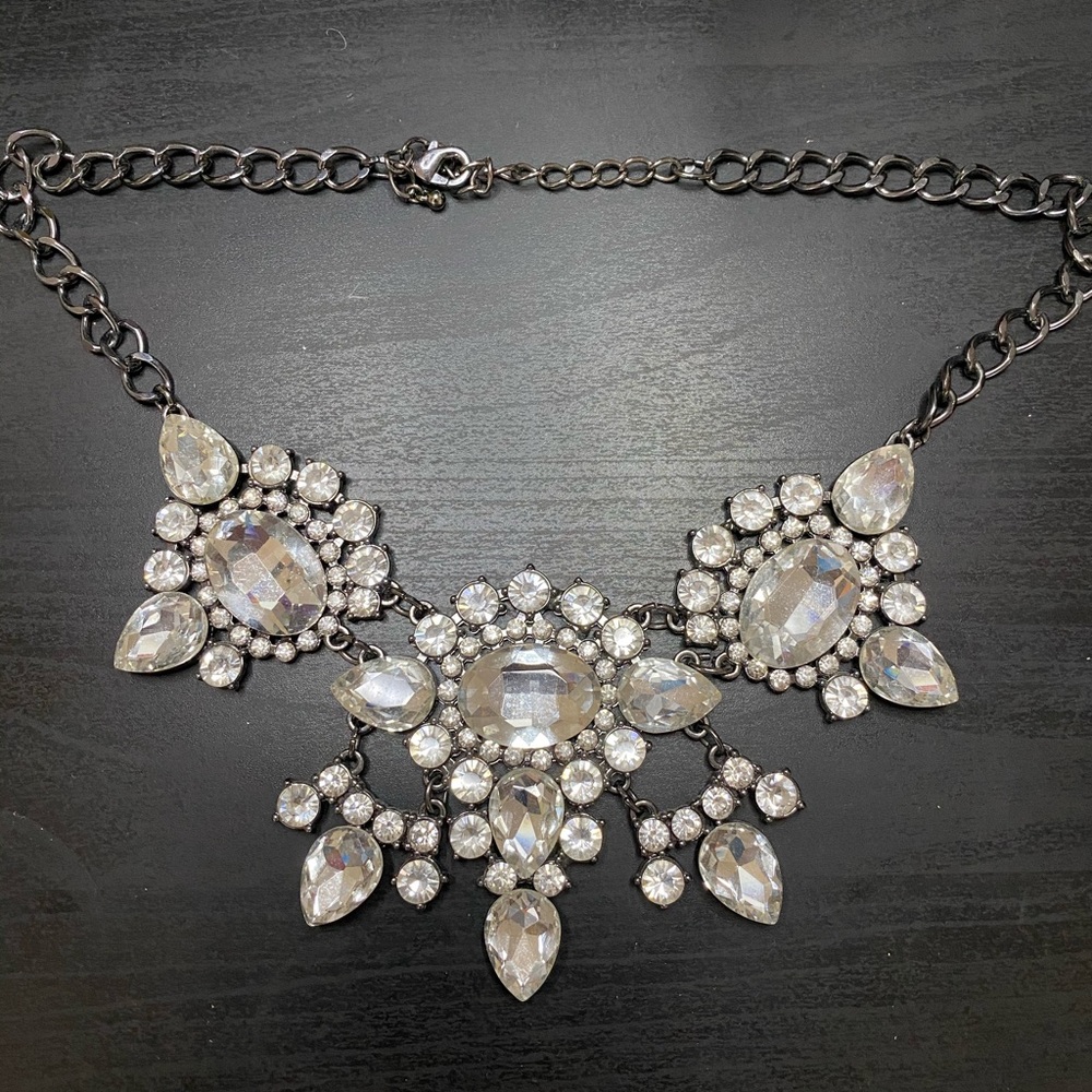 BIG CRYSTAL NECKLACE